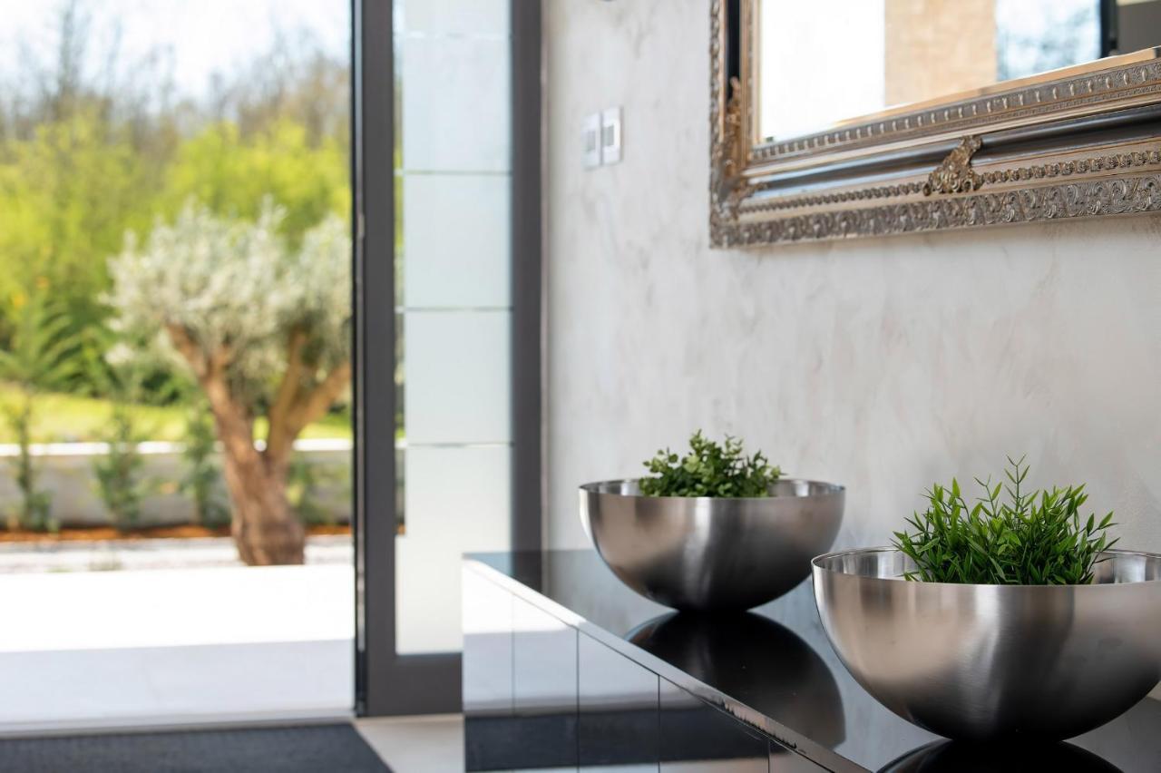 Luxury Villa Santa Cruz With Xl Pool And Jacuzzi Potpićan Extérieur photo