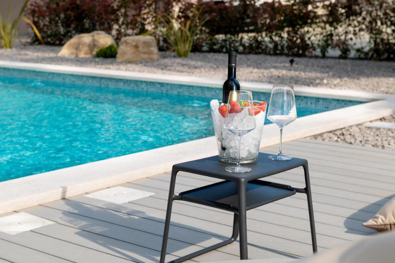 Luxury Villa Santa Cruz With Xl Pool And Jacuzzi Potpićan Extérieur photo