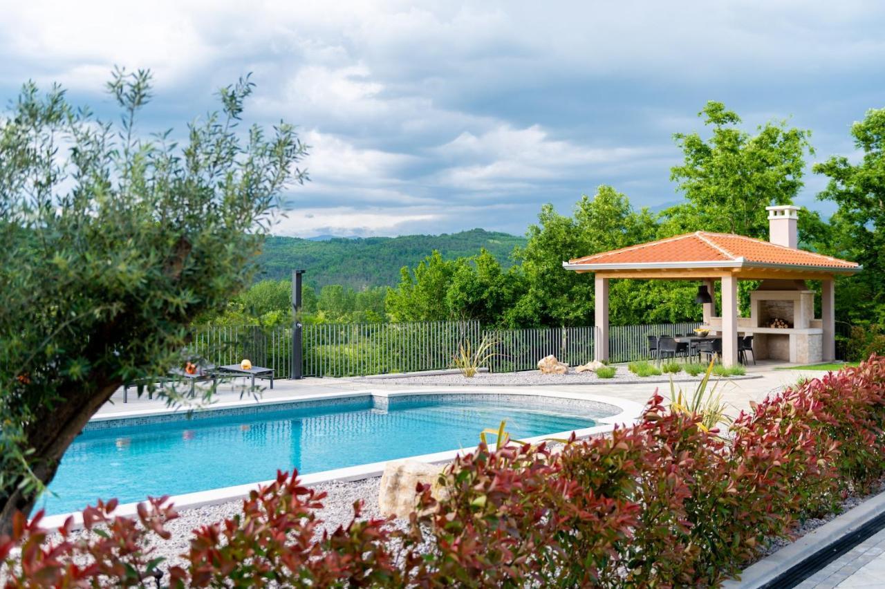 Luxury Villa Santa Cruz With Xl Pool And Jacuzzi Potpićan Extérieur photo