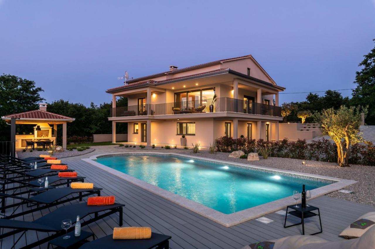 Luxury Villa Santa Cruz With Xl Pool And Jacuzzi Potpićan Extérieur photo