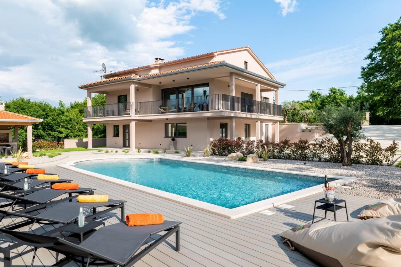 Luxury Villa Santa Cruz With Xl Pool And Jacuzzi Potpićan Extérieur photo